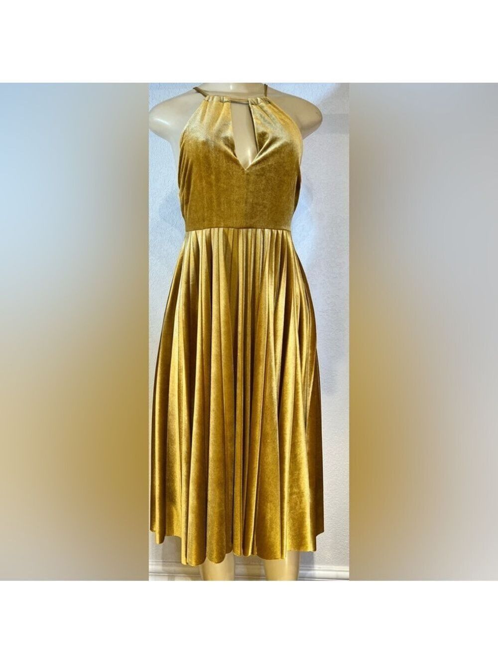 Gianni Bini Gold Velvet Dress Size Small NWT $159 - Picture 5 of 8